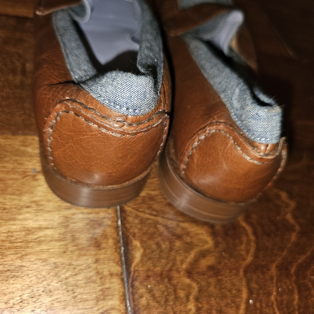 Shoes - Picture 2 of 5